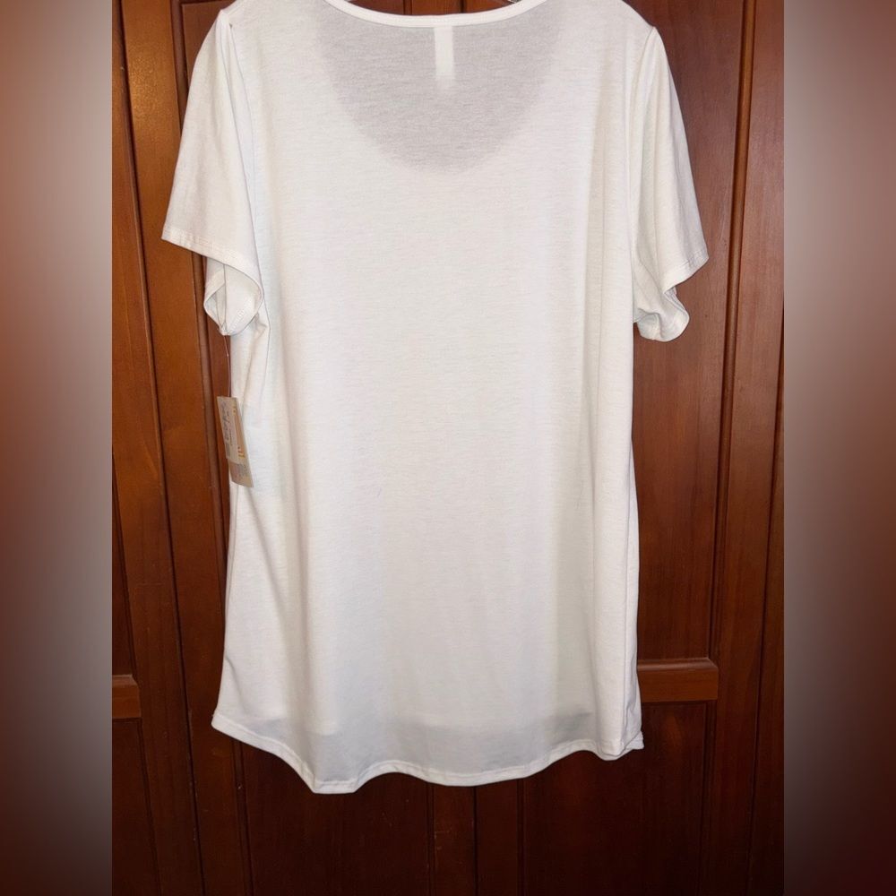 NWT LuLaRoe White Short Sleeve Tee look at all pictures 20↔️31↕️ #1242 - Picture 7 of 8